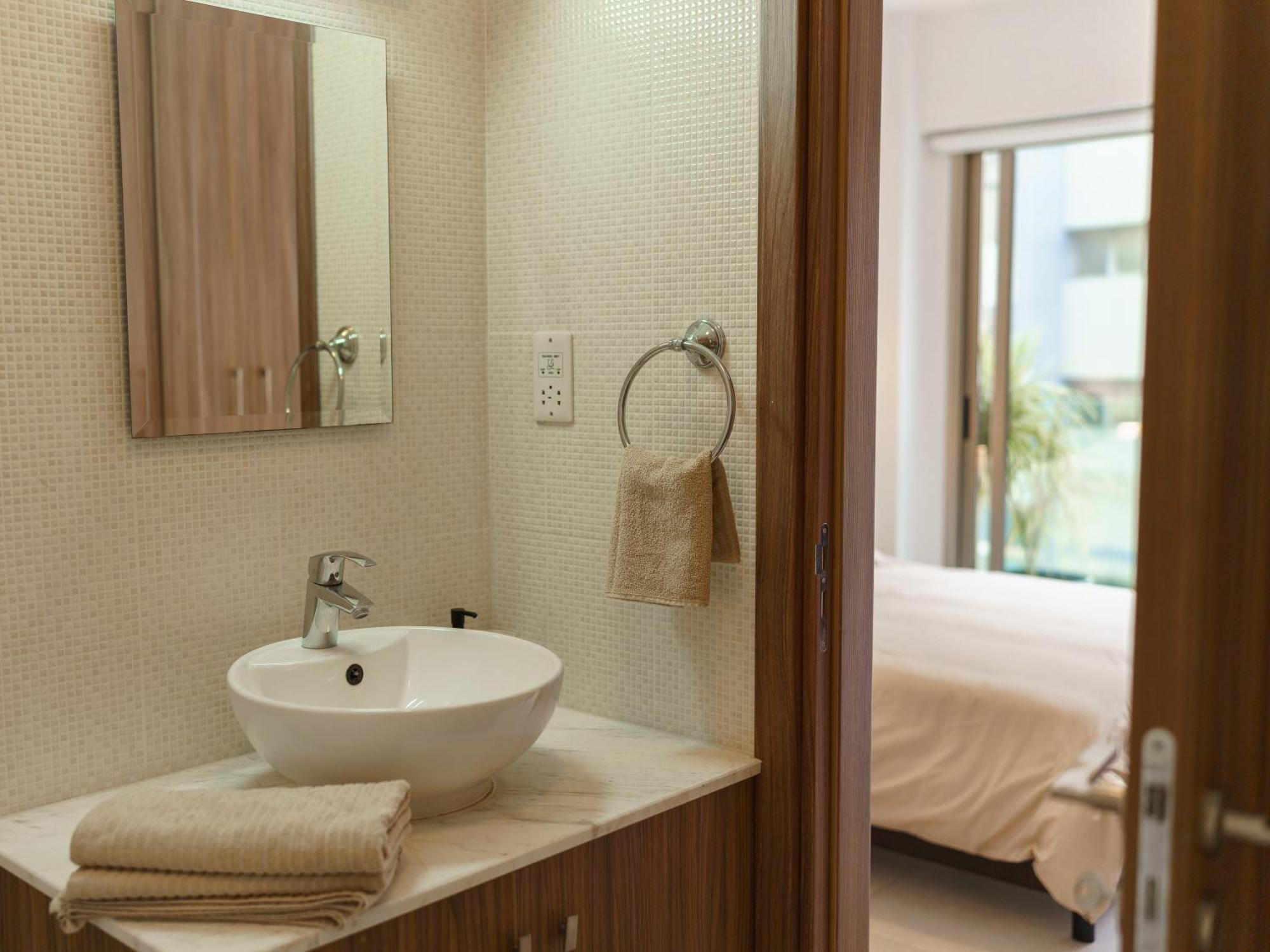 Halcyon Central Apartment Larnaca Dış mekan fotoğraf