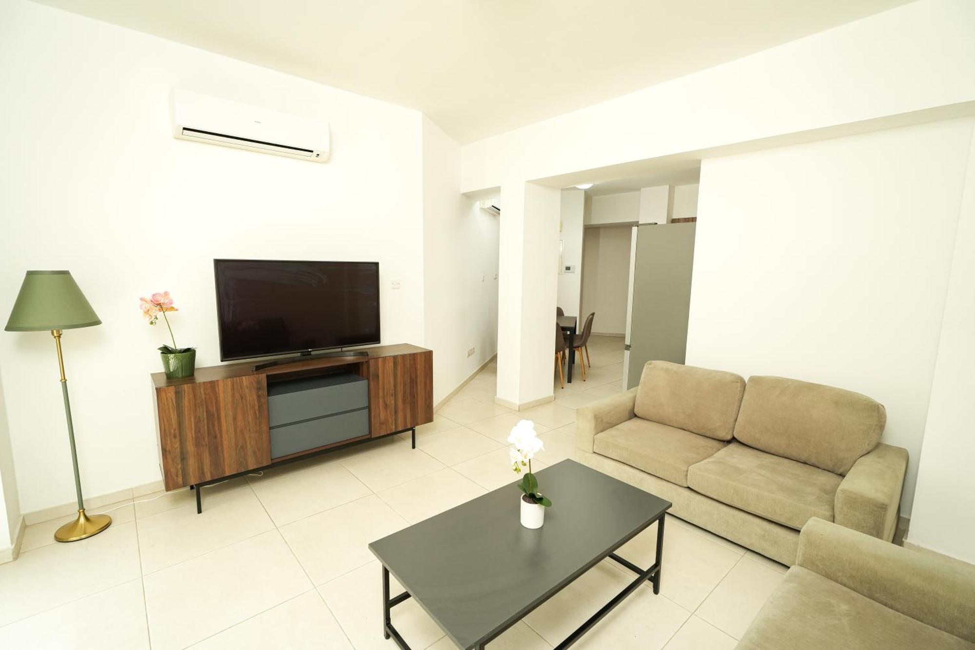 Halcyon Central Apartment Larnaca Dış mekan fotoğraf